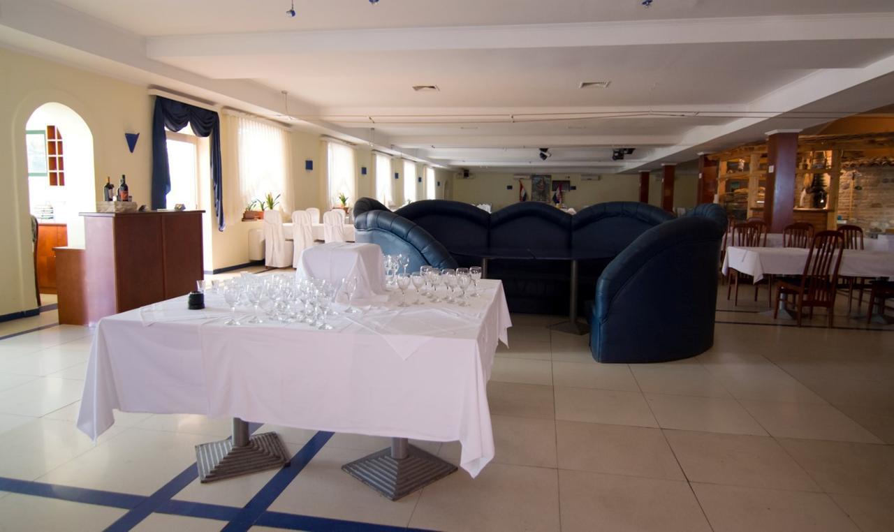 Hotel Ana Gospić Dış mekan fotoğraf