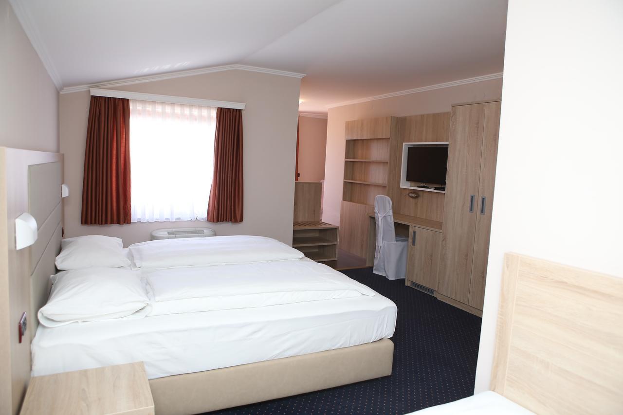 Hotel Ana Gospić Dış mekan fotoğraf
