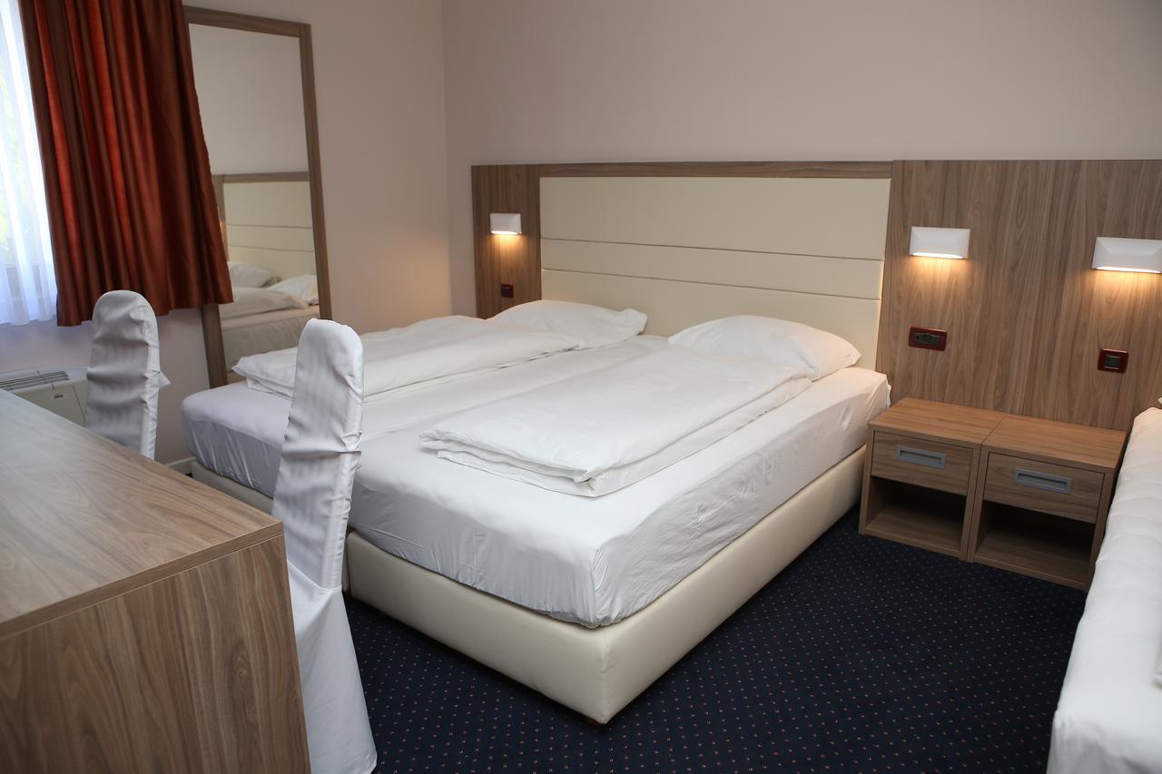 Hotel Ana Gospić Dış mekan fotoğraf
