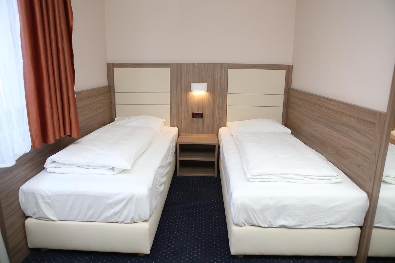 Hotel Ana Gospić Dış mekan fotoğraf